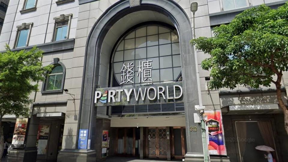 2020年錢櫃KTV大火奪走6條人命，造成家庭破碎、親人天人永隔，錢櫃負責人練台生在法庭上自稱，經營許多產業的事業，也同時擁有壹電視及年代電視2家電視台，並兼任多家公司董事長，台北地院一審判決，竟稱練台生沒有指揮監督林森分店業務，只要求員工負起刑事責任，這樣的司法，如何能讓被害人的正義得到伸張？
