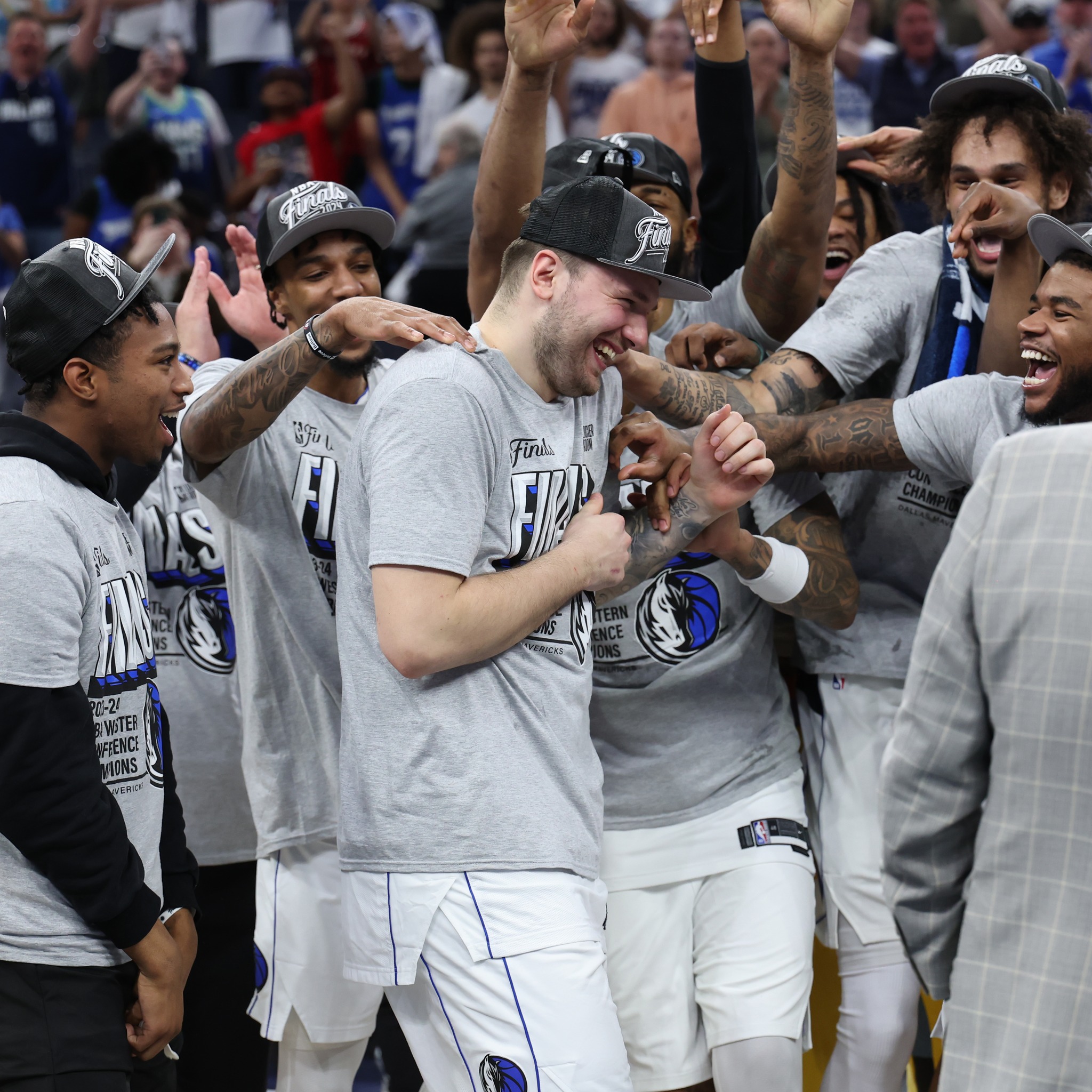 Luka Doncic獲選為西區冠軍系列賽MVP,奪下Magic Johnson Trophy。