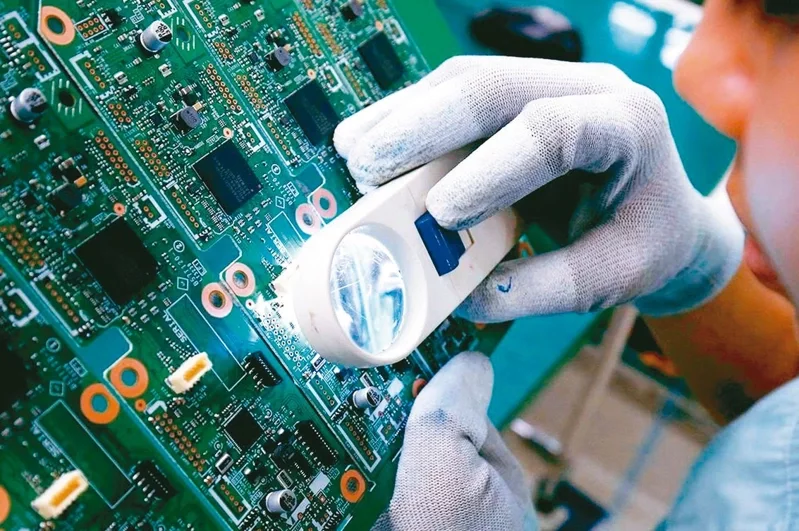 中國大陸國務院於5月底宣布中止《海峽兩岸經濟合作框架協議》（ECFA）部分產品的關稅減讓，將自6月15日起對134個台灣進口商品中止關稅減讓。對此，台灣電路板協會（TPCA）表示，由於台灣高階技術產品不可替代，對PCB產業影響有限。TPCA建議企業透過增加大陸及第三地產能、開發高階產品來應對潛在風險，並強調政策支持的重要性。