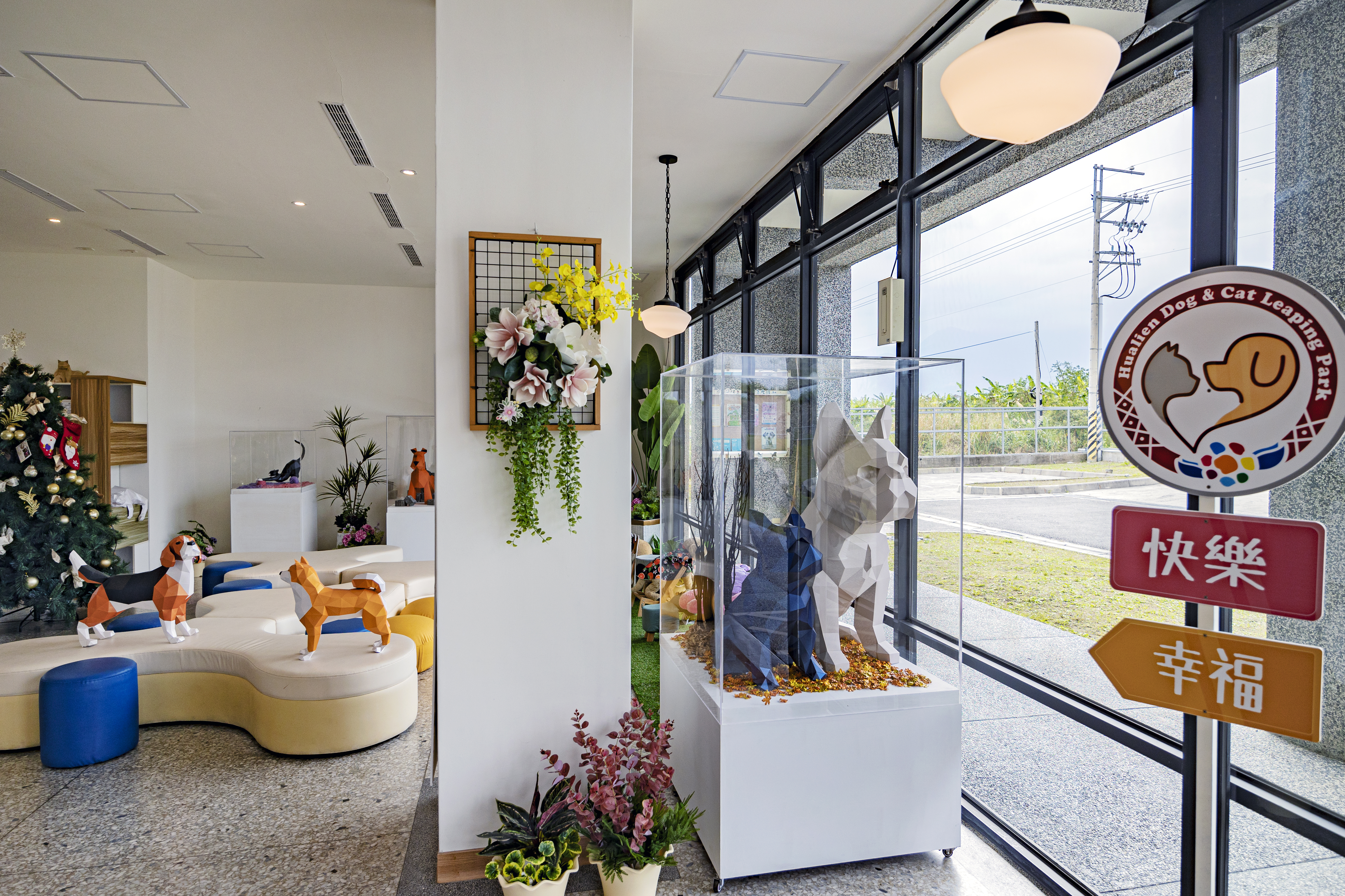 花蓮縣狗貓躍動園區空間藝術再提升 花蓮縣政府歡迎鄉親走春來與紙藝犬貓幸福相遇