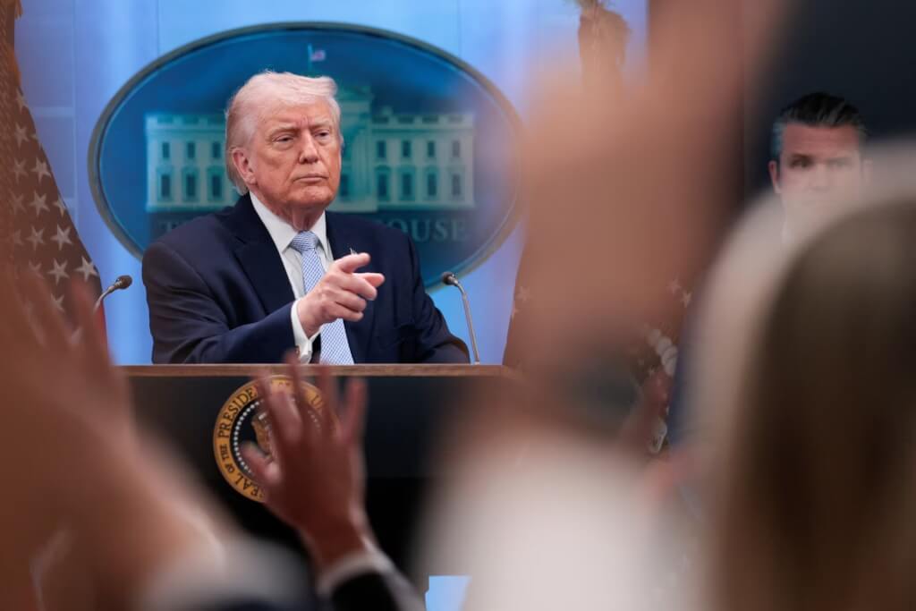 川普強硬施壓伊朗停火　白宮記者會警告全面摧毀基礎設施